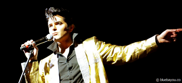 Dean Z on stage at the Elvis Festival: this golden jacket costs $ 2,000.